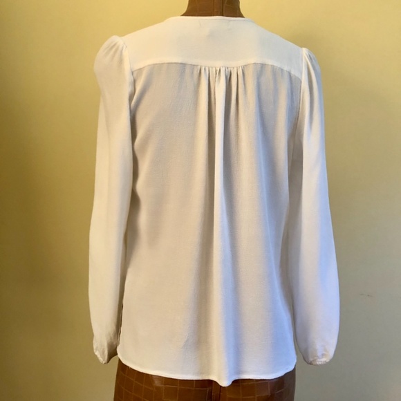 LIKE NEW! Karen Kane Ruffled Poets Blouse, Soft White, Large - Picture 3 of 7